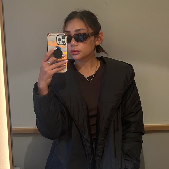 Meet your Posher, Natasha - Picture 2 of 3